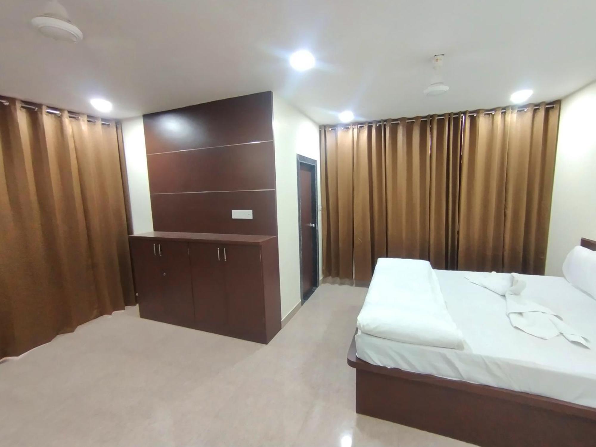 Hotel Raj
